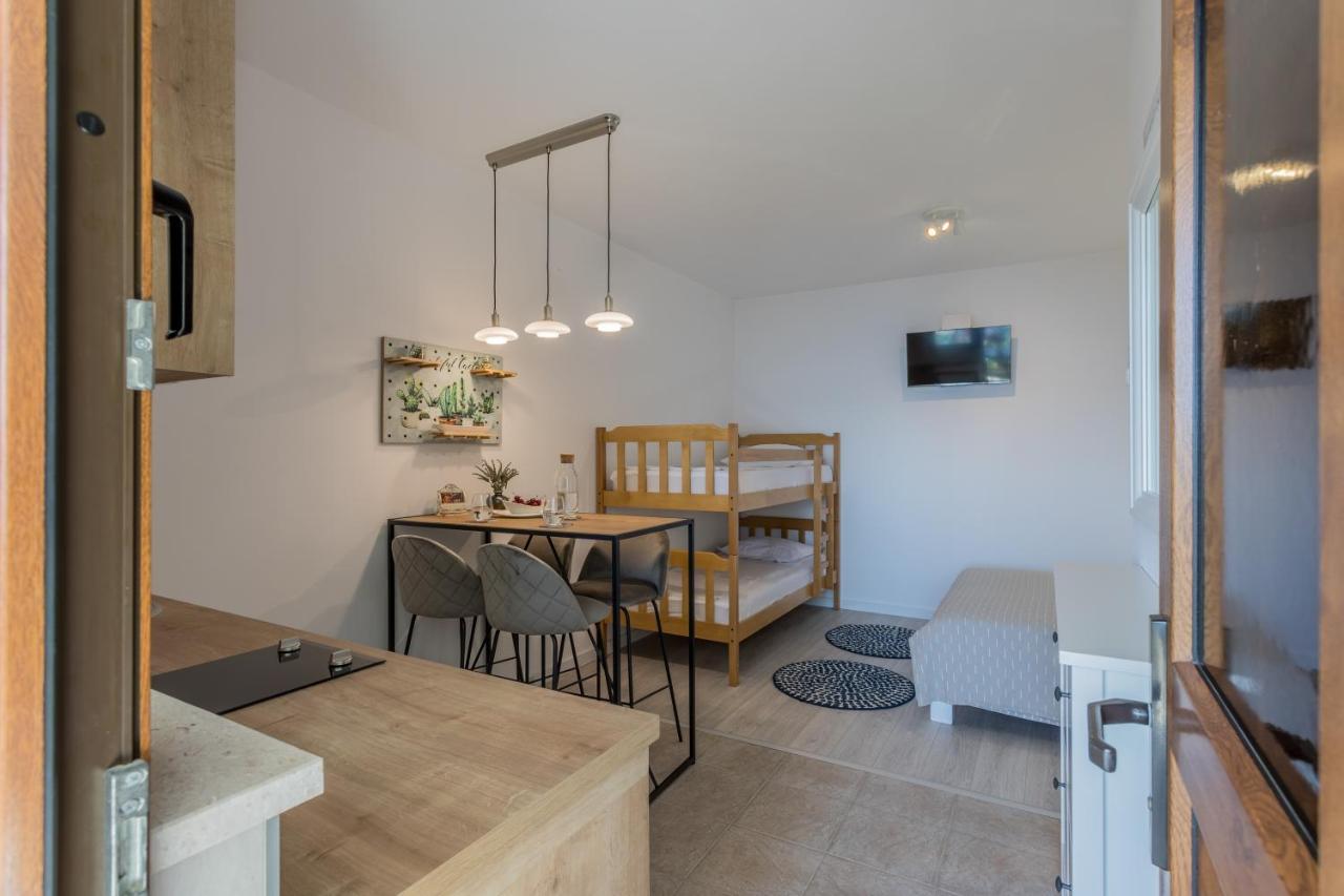 Apartments Drago Kovacic أوميس المظهر الخارجي الصورة